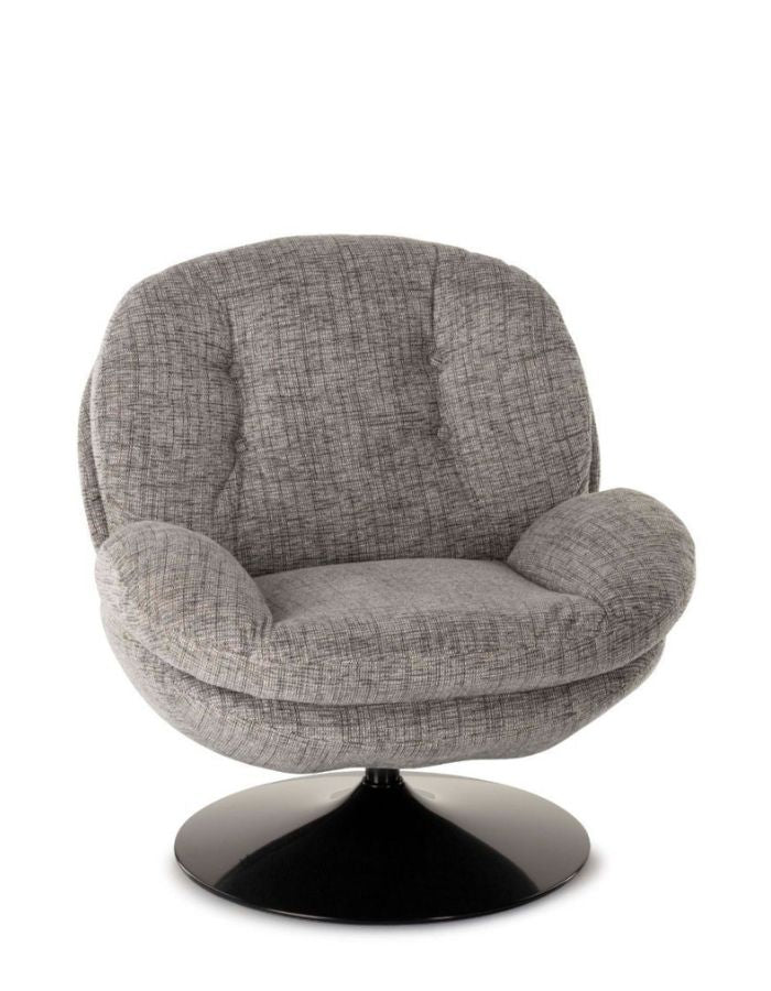 Fauteuil pivotant Loveuse en tissu chiné gris souris. Assise large et profonde, base ronde stable en métal noir. Design rétro-contemporain idéal pour un coin lecture ou un salon cosy.