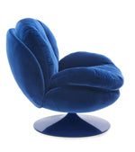Fauteuil loveuse pivotant en velours bleu nuit avec base ronde en métal.