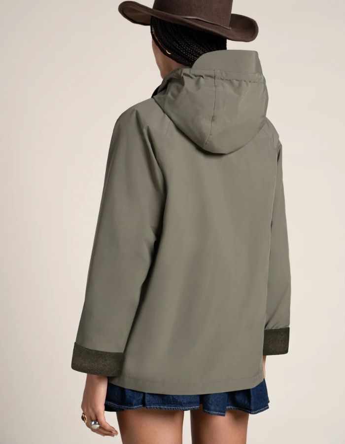 trinity-archives-veste-impermeable-kaki-flotte-2