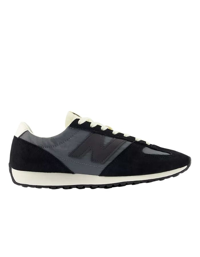 Baskets basses rétro pour homme en mesh et daim gris castlerock avec logo N noir, découpe fang sur l'avant-pied et semelle EVA, modèle 471 de la marque New Balance.