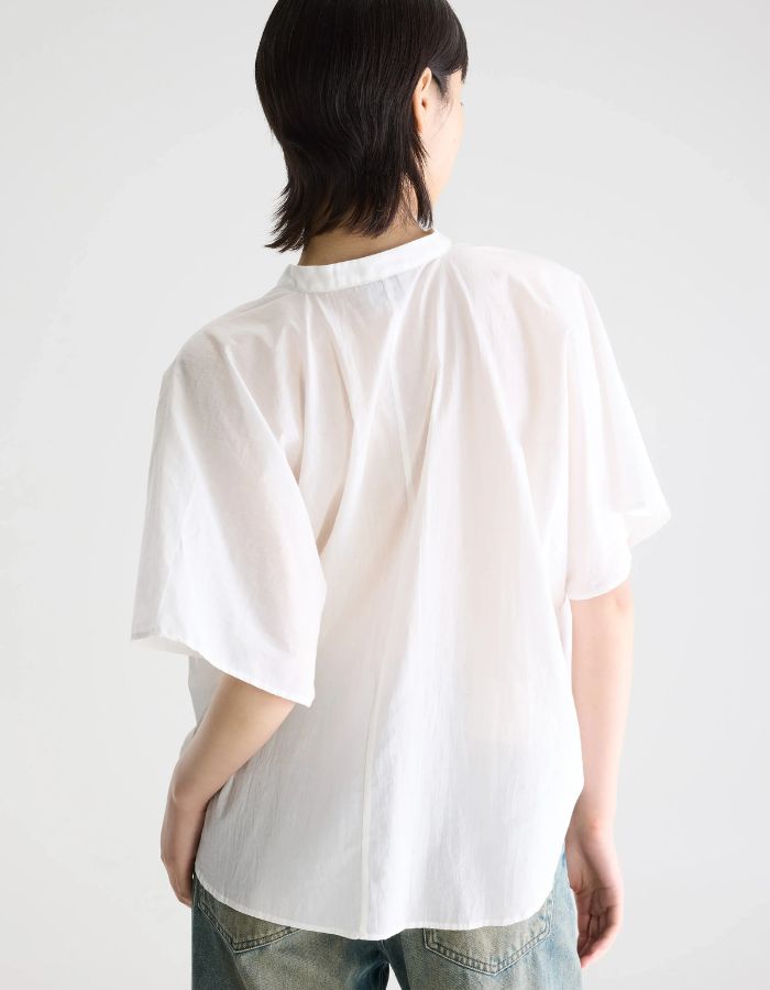 Blouse Dahlia Blanche Bellerose en coton blanc, coupe oversized, col mandarin et manches dolman courtes.
