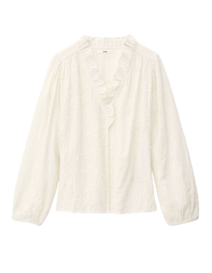 Blouse Petty Ecru ba&sh en jacquard texturé, col en V à volants, manches longues amples.