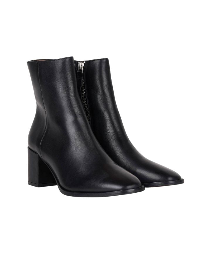 Bottines Dayah Noir Anthology Paris en cuir à tannage végétal, talon de 6 cm, design épuré.