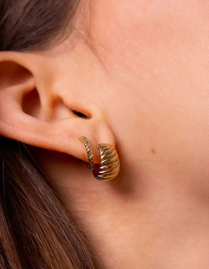 trinity-boucles-d-oreilles-mini-creole-shane-shane-striee-acier-inoxydable-2