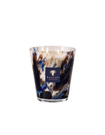 Bougie parfumée en verre soufflé à la main aux motifs laiteux et bleu cobalt inspirés du lapis-lazuli.