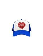 Casquette trucker bicolore bleu électrique pour homme et femme avec patch cœur en feutrine brodée et filet à l'arrière, modèle Heart Foam Cap couleur Electrik de la marque Sweet Pants.