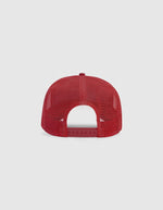 Vue de dos de la Casquette Trucker rouge Candy et blanche Home Run par Sweet Pants. Dotée du patch logo de la marque à l'avant, d'une visière rouge au fini usé sur la tranche et d'un filet de protection blanc respirant à l'arrière.