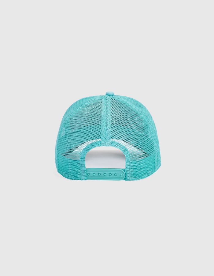 Vue de dos de la Casquette Trucker bicolore Home Run de Sweet Pants, coloris bleu Sea et blanc. Patch logo de la marque à l'avant, visière bleu océan avec effet usé sur la tranche et filet d'aération blanc à l'arrière