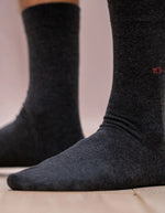 trinity-chaussettes-unies-gris-souris-billy-belt-2