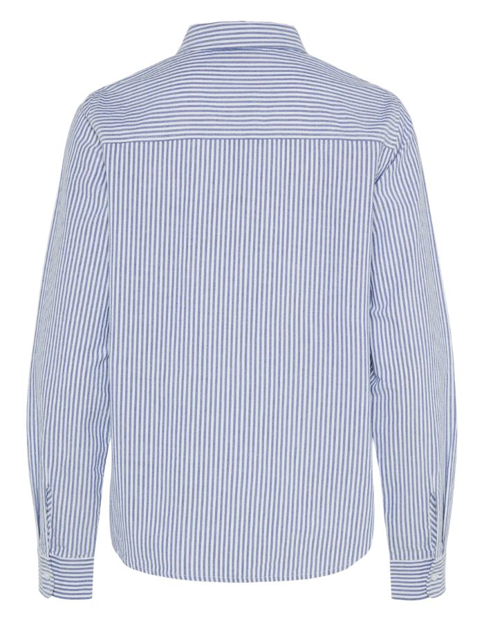 Vue de dos de la Chemise à manches longues pour femme modèle Irene de la marque Pieces. Tissu 100% coton motif tricolore blanc Bright White, bleu marine Surf The Web et petites broderies rouge Red Amour, dotée d'un col classique et d'une fermeture boutonnée.