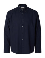 Chemise à manches longues pour homme en coton sergé bleu marine avec col boutonné, modèle Cole-Jay Reg Melange LS Shirt couleur Navy de la marque SELECTED HOMME.