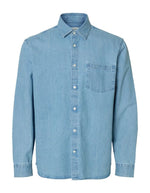 Chemise denim bleu clair Carlo Selected, coupe regular, manches longues, col classique et poche poitrine.