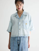 Chemise en denim Poppa Ice Bleach Bellerose, coupe oversized courte, boutons métalliques, logo "bb" brodé.