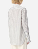Chemise Esti Marine Vanessa Bruno fluide à rayures fines, col ouvert, manches longues.