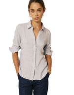 Chemise ajustée pour femme en viscose et laine bleu avec col classique et poignets boutonnés, modèle Coraz Chemise couleur Bleu de la marque Hartford.