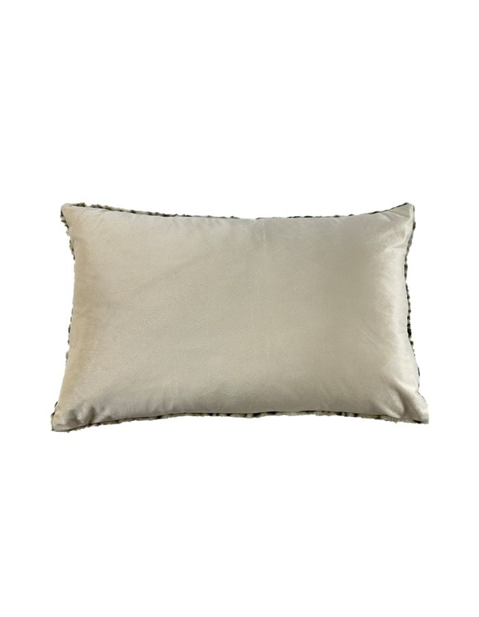 Dos du Coussin rectangulaire 40x60 cm en imitation fourrure motif léopard avec dos en velours naturel, modèle déhoussable de la marque OPJET.