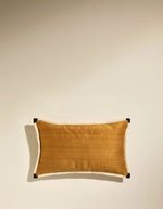 trinity-coussin-sequence-fauve-30x50-maison-sarah-lavoine-1