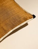 trinity-coussin-sequence-fauve-30x50-maison-sarah-lavoine-2