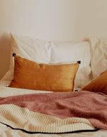 trinity-coussin-sequence-fauve-30x50-maison-sarah-lavoine-3