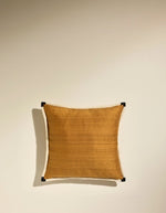 trinity-coussin-sequence-fauve-42x42-maison-sarah-lavoine-1