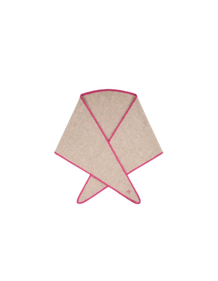 Écharpe triangle pour femme en baby alpaga doux beige avec liseré contrastant rose, modèle Écharpe Elly N°218 Cord Lipstick de la marque MOISMONT.