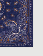 Tissu de l'Écharpe carré bandana pour homme en laine bleu marine avec motif imprimé paisley cachemire, dimensions 75x75 cm, marque Hartford.