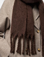trinity-echarpe-longue-chocolat-nikita-pieces-3