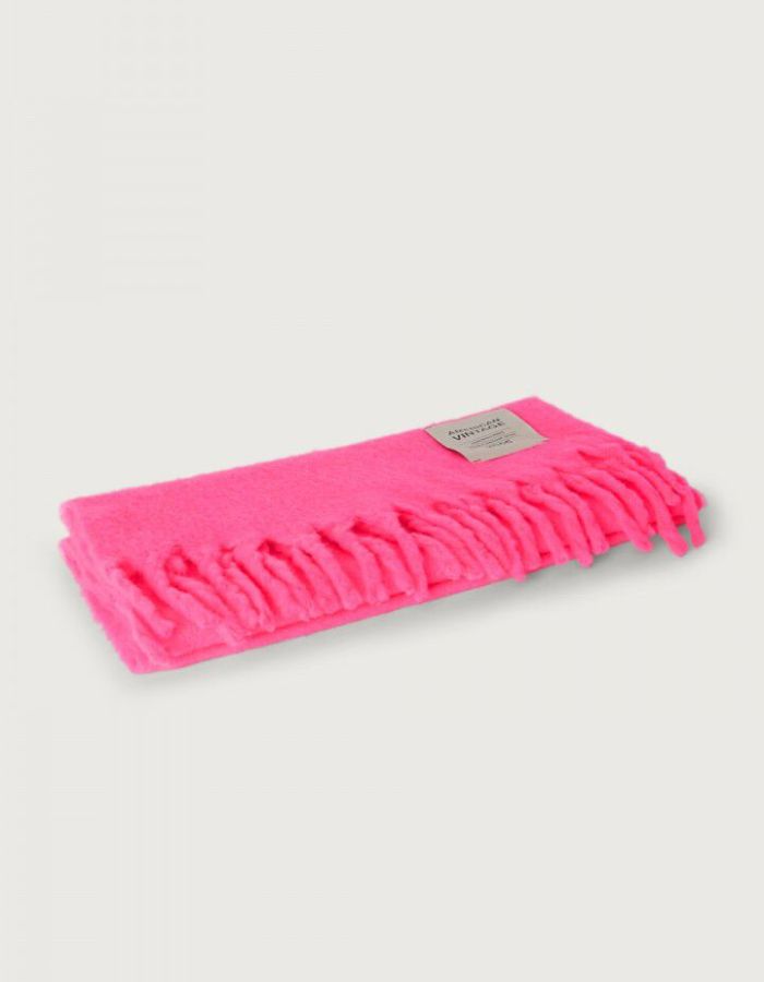 trinity-echarpe-zinaco-rose-fluo-american-vintage-1_48670709-ef23-45b2-bd9b-1bb86eaf76da