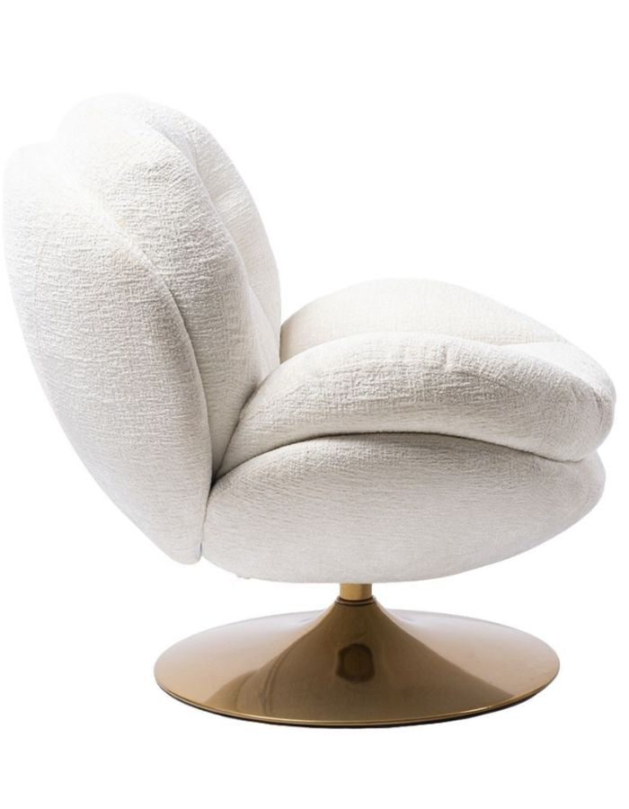 Fauteuil loveuse bouclette blanc rétro chic avec base pivotante dorée.