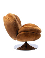 Fauteuil Loveuse Gold pivotant en velours marron doré avec base ronde en métal chromé.