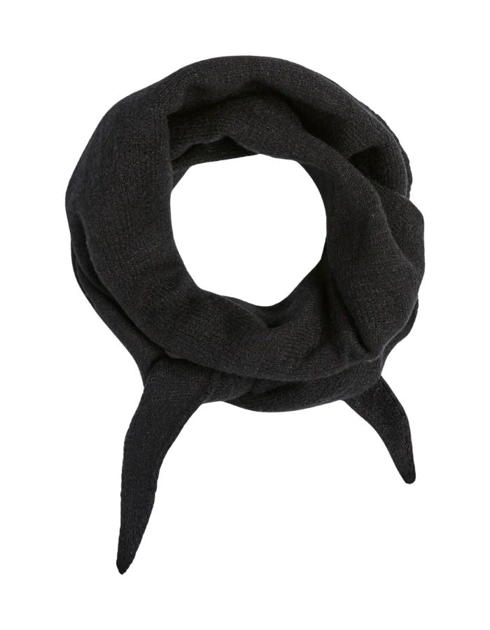 Foulard triangle noir pour femme en viscose écoresponsable et maille douce, modèle Komma Triangle Scarf de la marque PIECES.