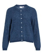 Gilet col rond pour femme en maille bleu marine Navy Peony, modèle Lory O-Neck Cardigan de la marque VILA. Présente des manches longues, des boutons sur le devant et des finitions en bord-côte au col, aux poignets et au bas.