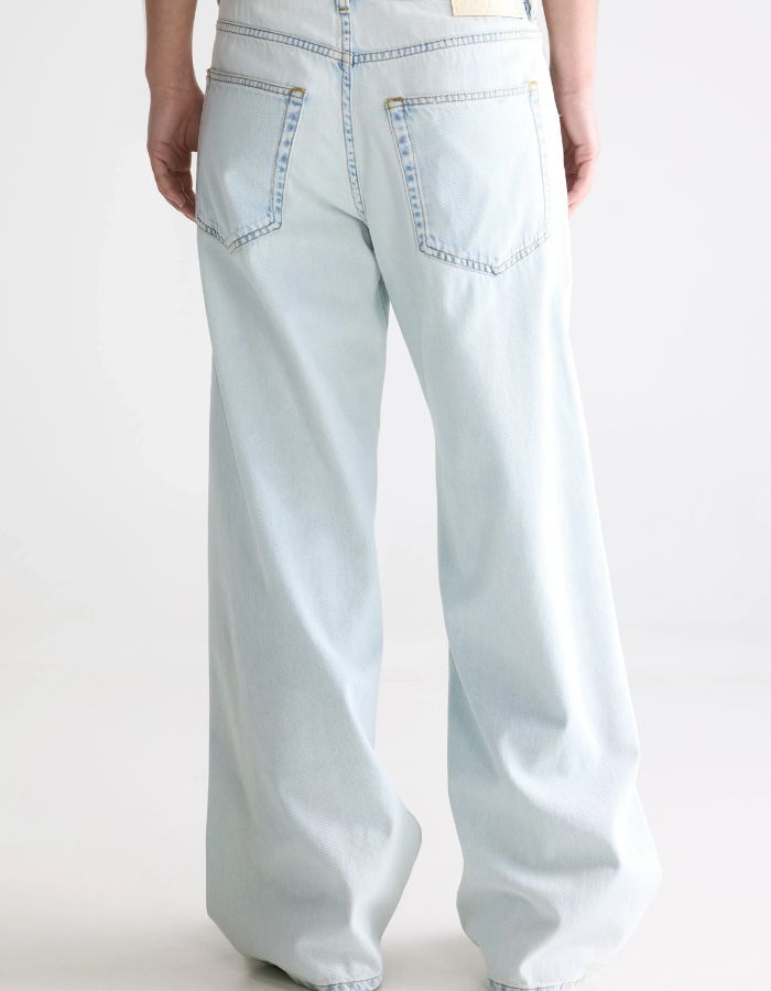Jean Pearcy n65 Ice Bleach Bellerose, coupe ample "baggy" en denim de coton léger, taille basse.