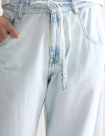 Jean Pearcy n65 Ice Bleach ample et baggy, taille basse ajustable avec cordon, denim 100% coton.