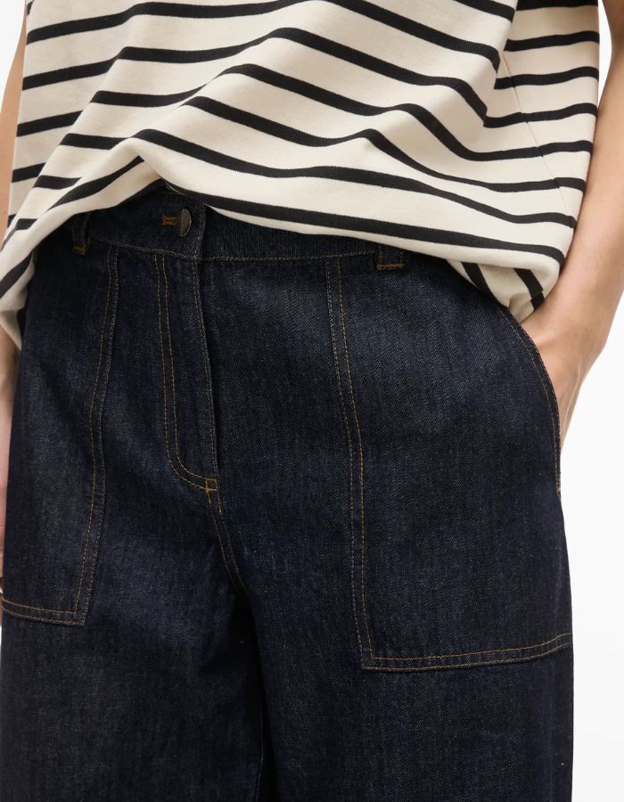 Jean Coupe Droite Brixton en denim bleu foncé avec surpiqûres contrastantes et taille mi-haute.