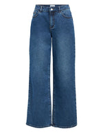 Jean large pour femme de couleur bleu moyen délavé Medium Blue Denim, modèle Rio Mae de la marque OBJECT. Présente une taille mi-haute, des jambes larges amples, une fermeture à bouton et zip et un style cinq poches classique.