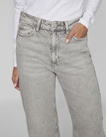 trinity-jean-vikelly-gris-vila-1