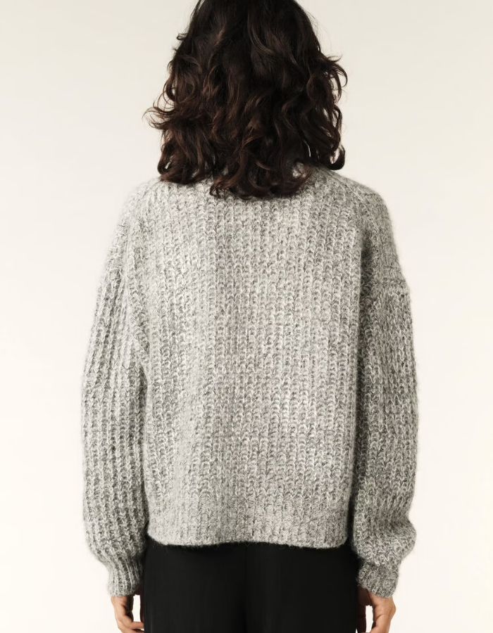 trinity-jumper-baltan-gris-bash-3