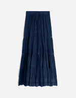 Jupe longue Caravelle Encre bleu marine en coton-viscose, coupe ample à étages avec dentelle et broderies.