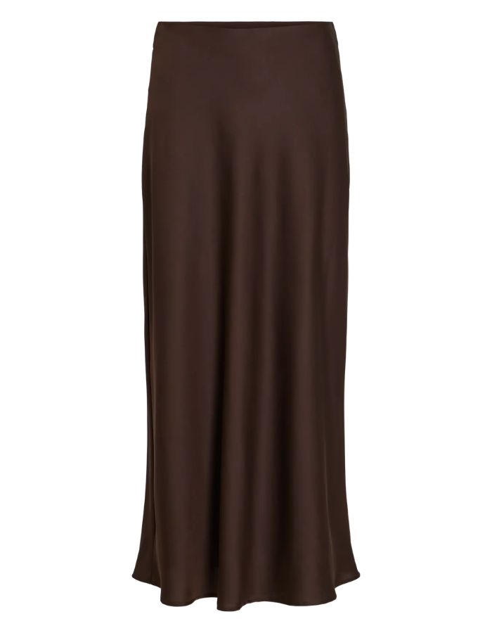 Jupe fluide de longueur midi à taille haute de la marque Vila. Tissu tissé satiné au fini lumineux de couleur marron foncé Coffee Bean, dotée d'une taille élastiquée confortable.