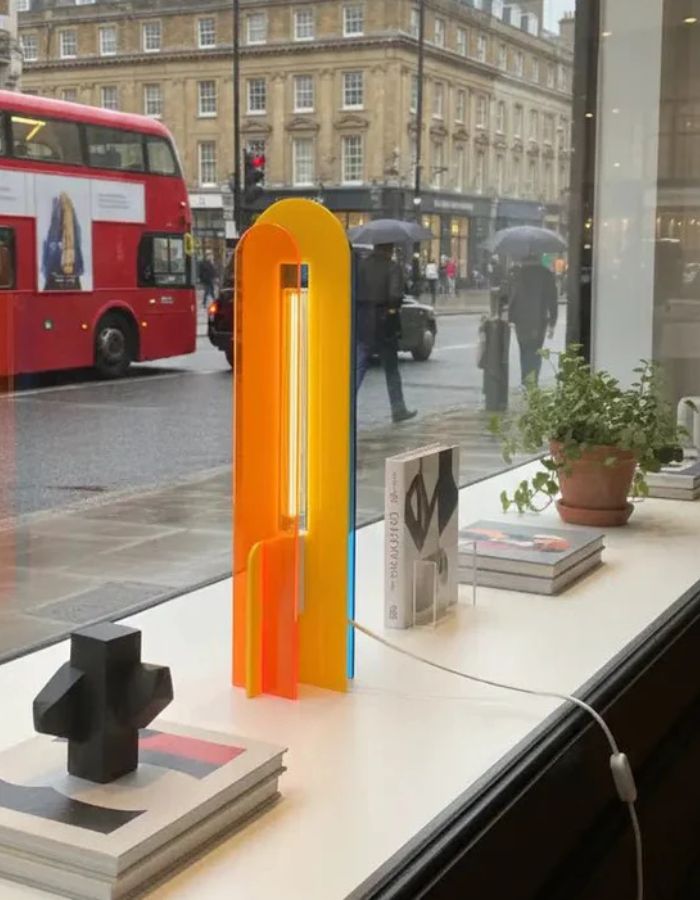 trinity-lampe-table-andy-jaune-bleu-orange-message-in-the-bulb-2