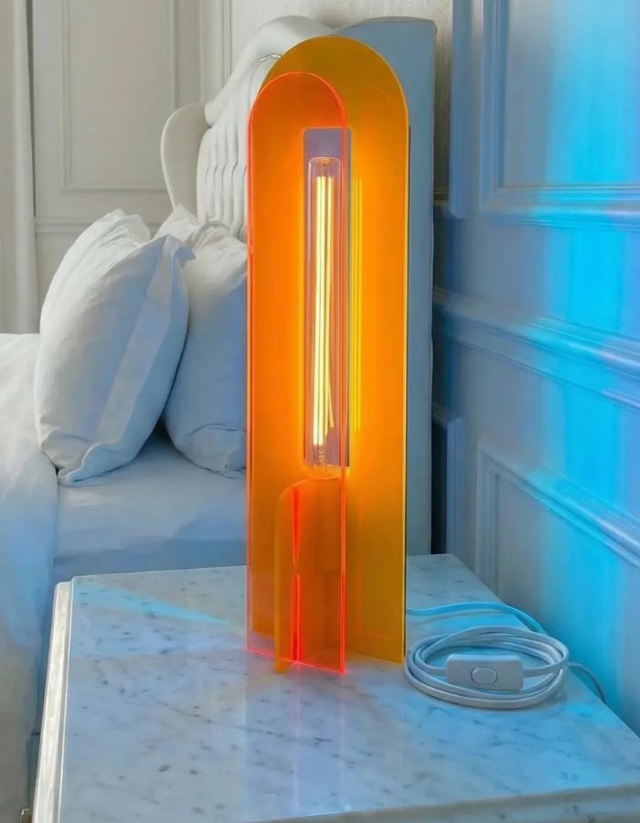 trinity-lampe-table-andy-jaune-bleu-orange-message-in-the-bulb-3