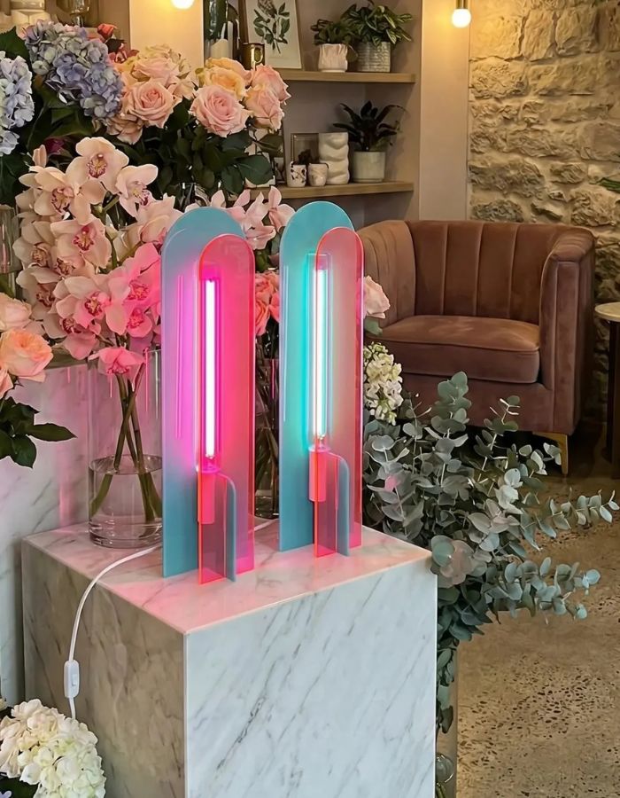 trinity-lampe-table-andy-turquoise-rose-violet-message-in-the-bulb-2