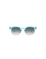 Lunettes de soleil unisexes IZIPIZI modèle #C de forme carrée vintage épaisse. La monture brillante est d'une couleur bleu turquoise translucide inspirée de la pierre turquoise, associée à des verres solaires bleus.