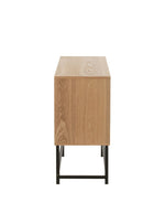 Côté du Meuble bas bois naturel et métal noir avec portes en cannage. Meuble de rangement design, pratique et moderne pour salon ou entrée.