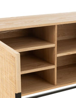 Intérieur du Meuble bas bois naturel et métal noir avec portes en cannage. Meuble de rangement design, pratique et moderne pour salon ou entrée.
