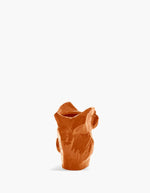 Photo de dos du mini vase sculptural Owl (taille XS) en grès orange vif par Marni pour Serax, silhouette de hibou facettée avec émaillage brillant fait main, H 12 cm