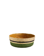 Grand panier rond Globe par Maison Sarah Lavoine. Tressage artisanal en fibres de palmier avec rayures horizontales coloris Eucalyptus et Ocre, fabriqué au Mexique, dimensions H9 x Ø25 cm.