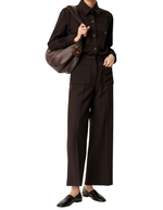 Pantalon droit taille haute pour femme en tricotine fluide couleur marron chocolat ébène avec plis marqués le long des jambes, modèle Pantalon Alberwool couleur Ébène de la marque Sessùn.