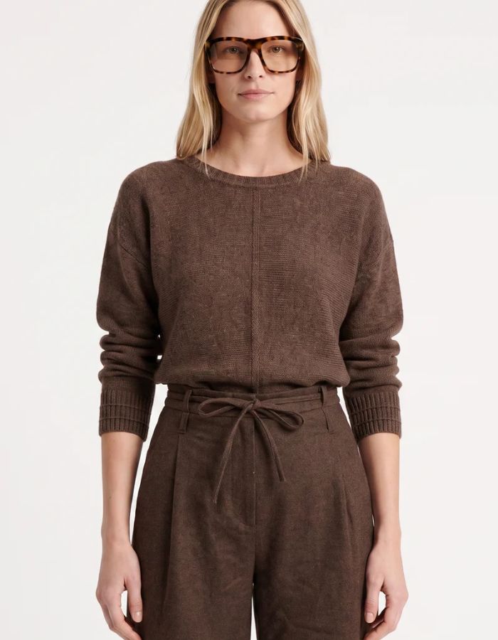Taille du Pantalon large fluide marron en laine mélangée avec taille élastiquée à cordon et pinces sur le devant